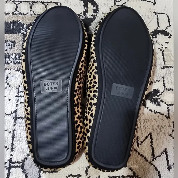 Leopard Print Women's Slippers with Black Fur - Picture 2 of 3